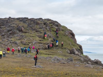 Es gibt keine Wanderwege auf Spitzbergen. Wer hier wandern möchte, sollte trittsicher sein. (© Vreni