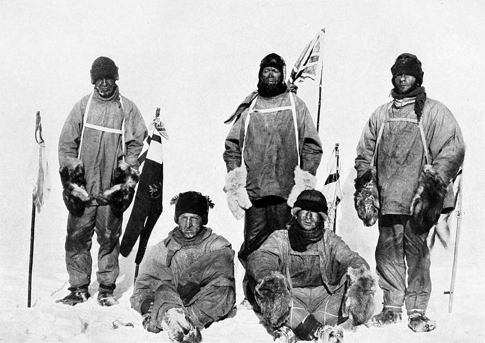 Scott und seine vier Kameraden erreichten den SÃ¼dpol fast einen Monat nach Amundsen. Die EnttÃ¤uschung ist offensichtlich in ihren Gesichtern zu lesen.